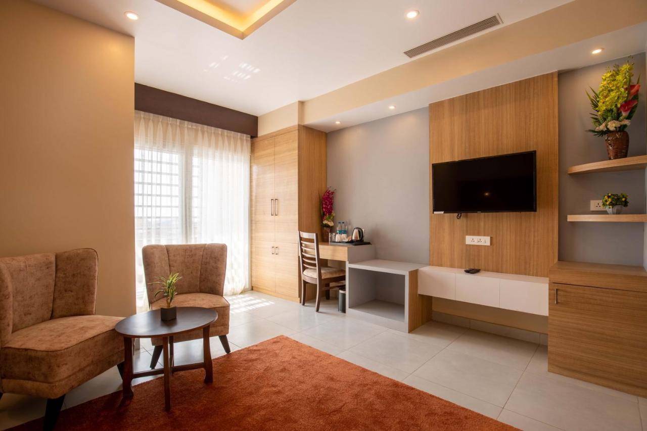 Butwāl Hotel Palm International מראה חיצוני תמונה