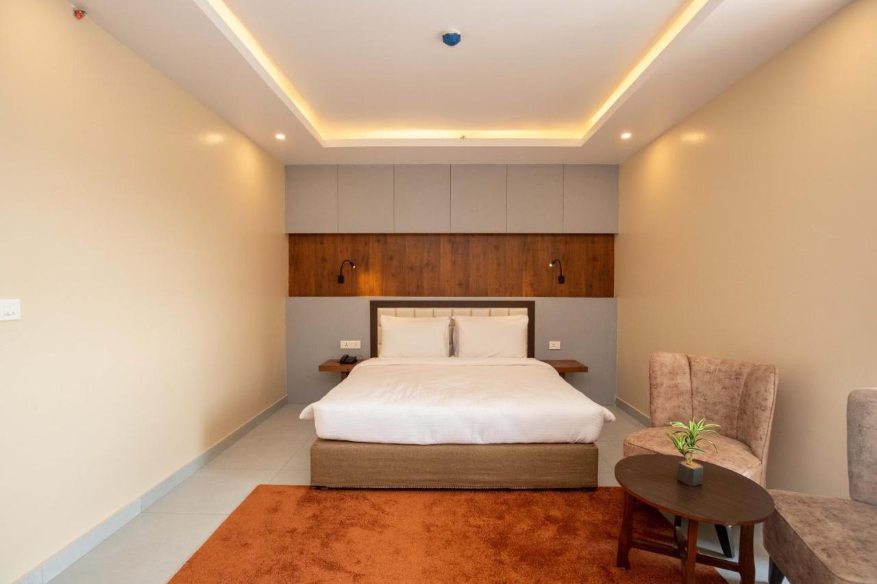 Butwāl Hotel Palm International מראה חיצוני תמונה