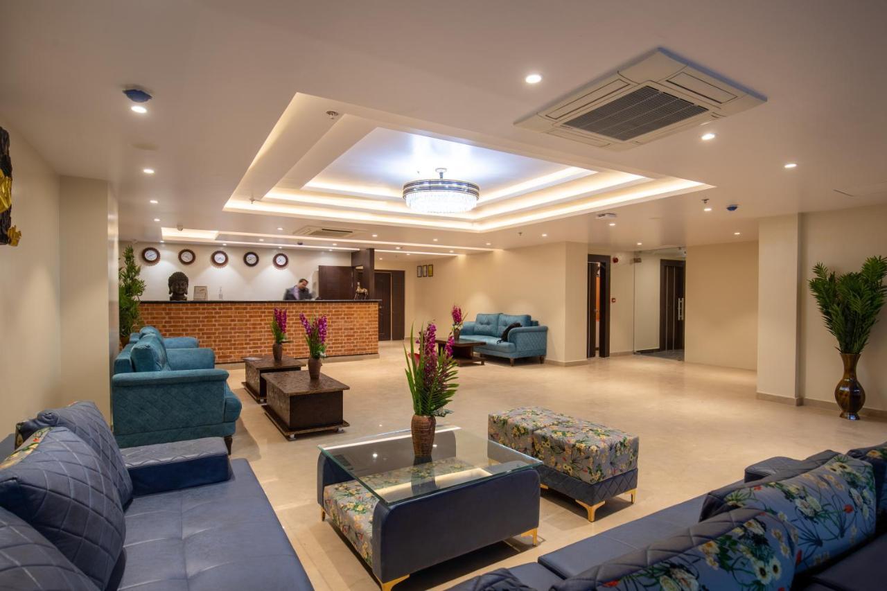 Butwāl Hotel Palm International מראה חיצוני תמונה