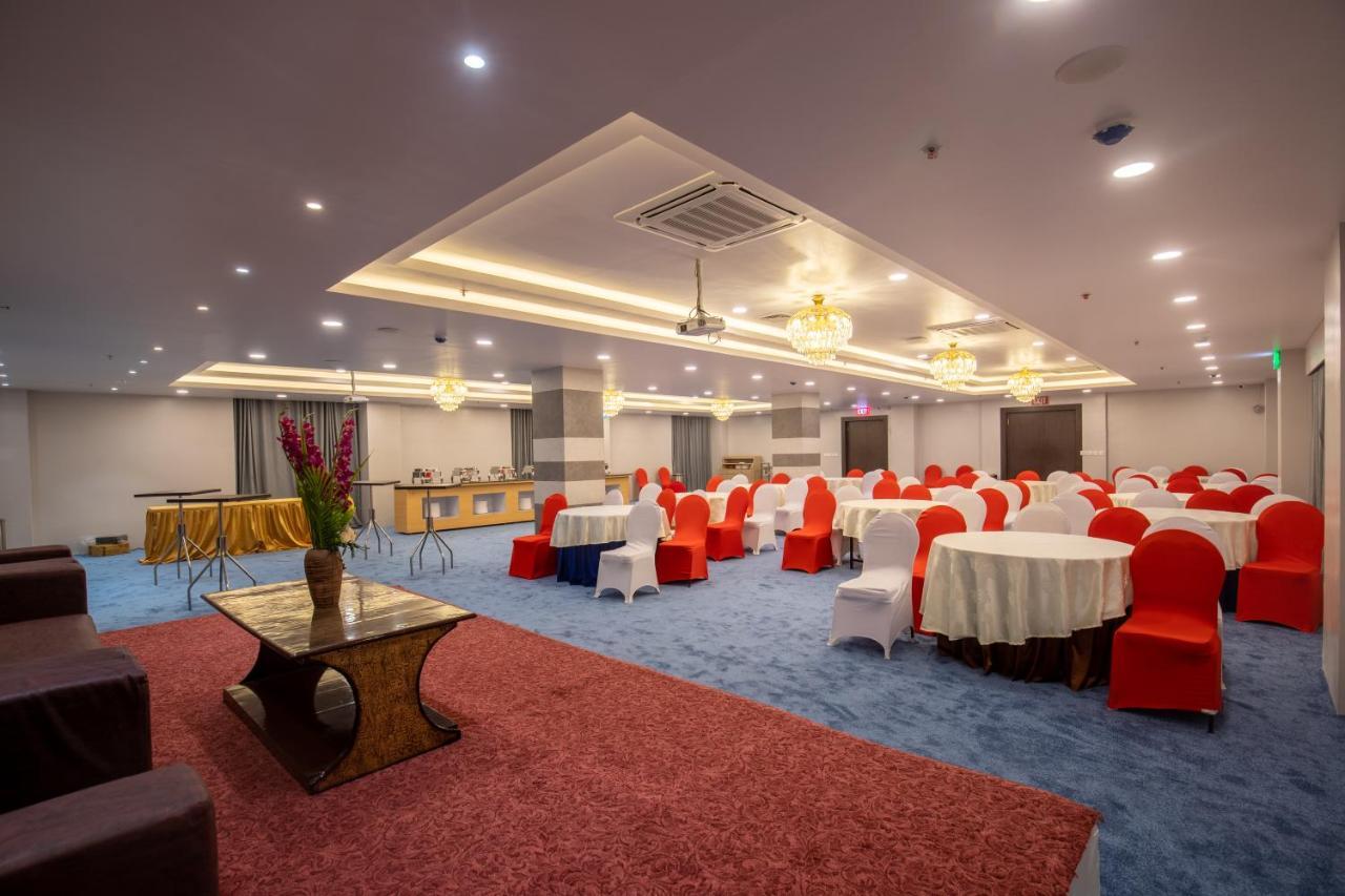 Butwāl Hotel Palm International מראה חיצוני תמונה