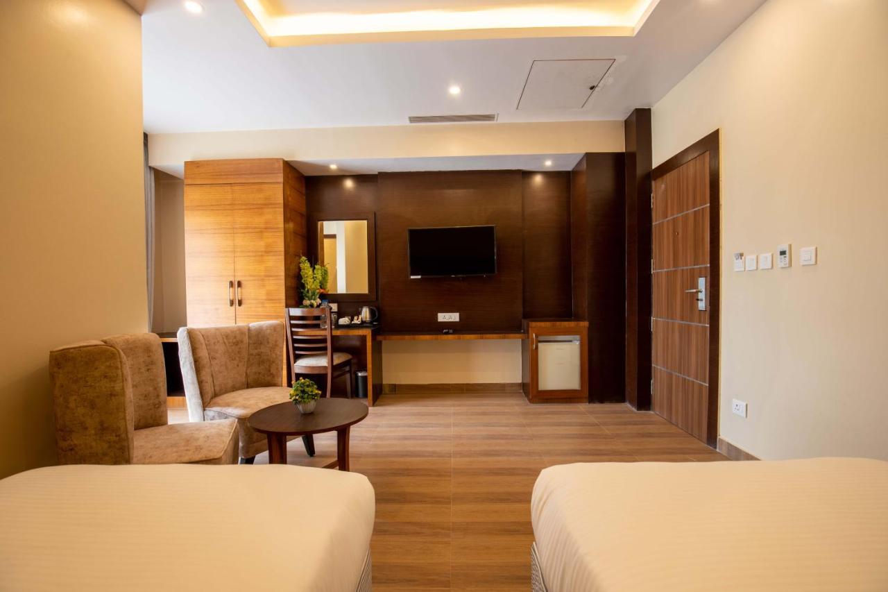 Butwāl Hotel Palm International מראה חיצוני תמונה