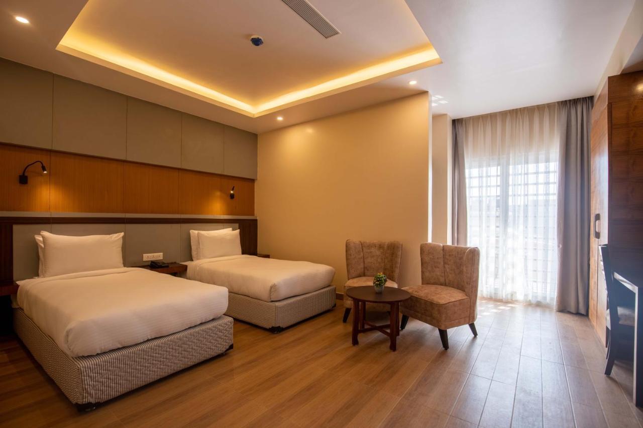 Butwāl Hotel Palm International מראה חיצוני תמונה