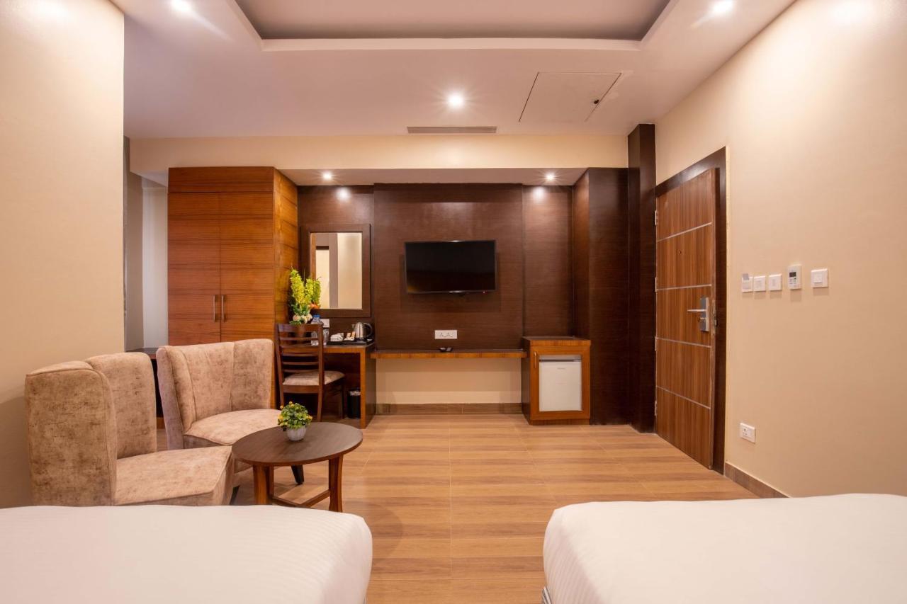 Butwāl Hotel Palm International מראה חיצוני תמונה