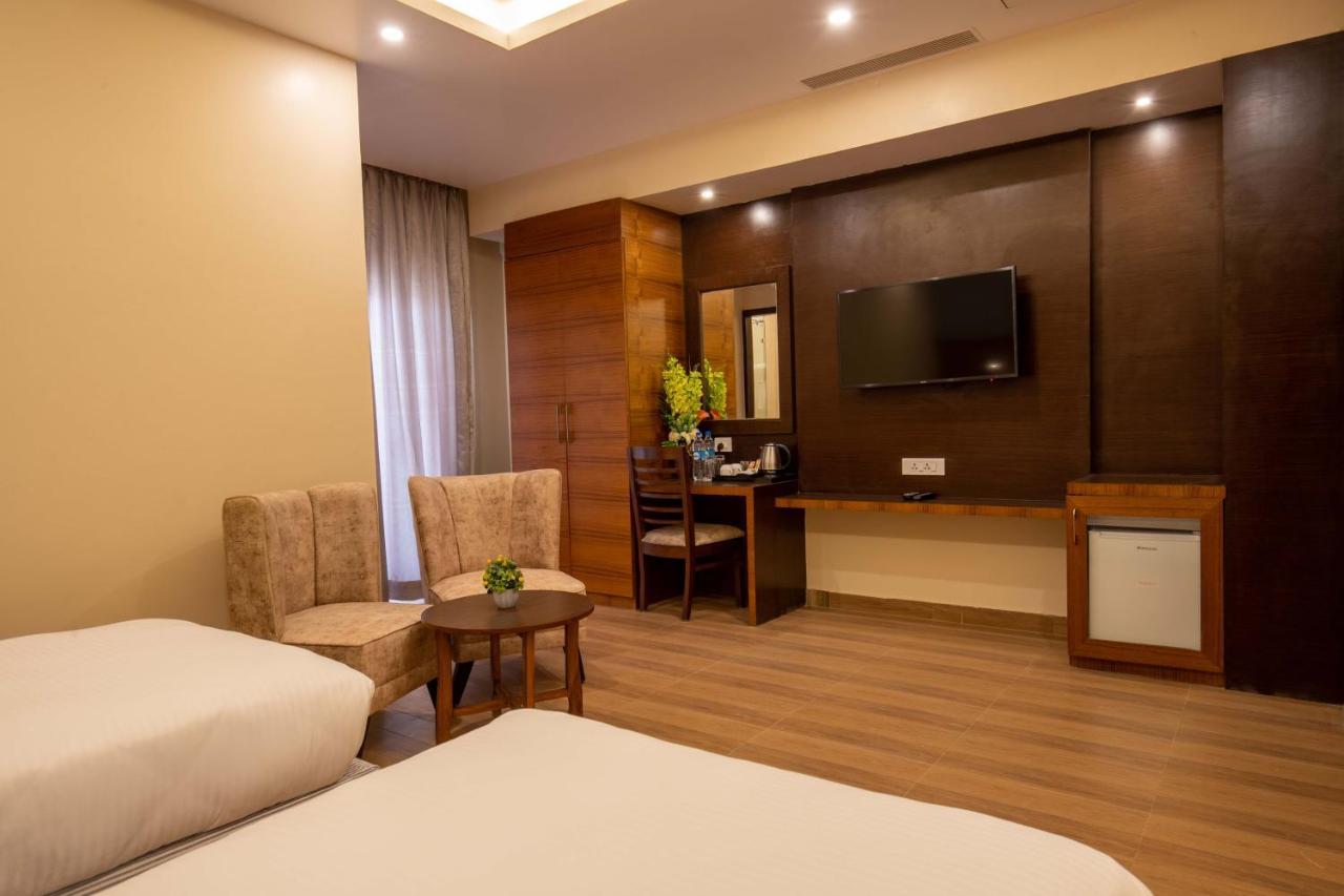 Butwāl Hotel Palm International מראה חיצוני תמונה
