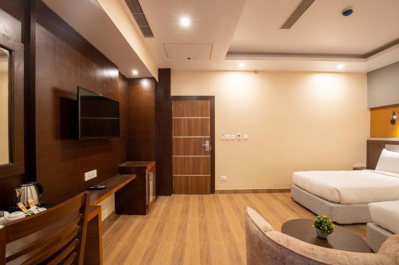 Butwāl Hotel Palm International מראה חיצוני תמונה