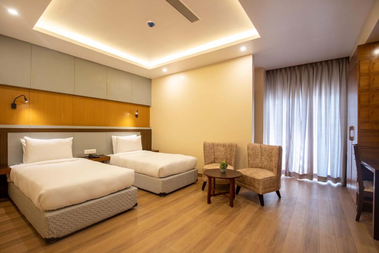 Butwāl Hotel Palm International מראה חיצוני תמונה