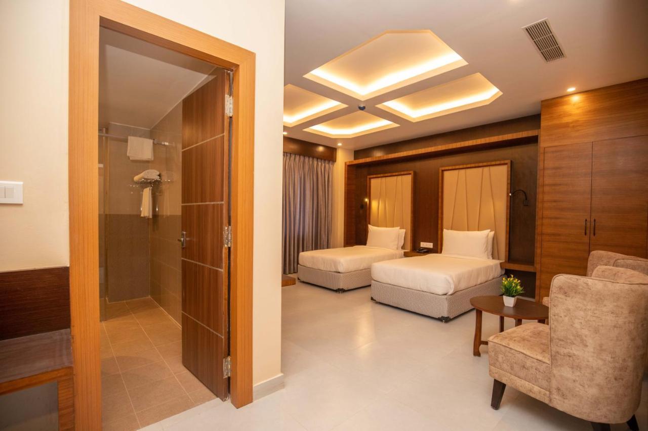 Butwāl Hotel Palm International מראה חיצוני תמונה