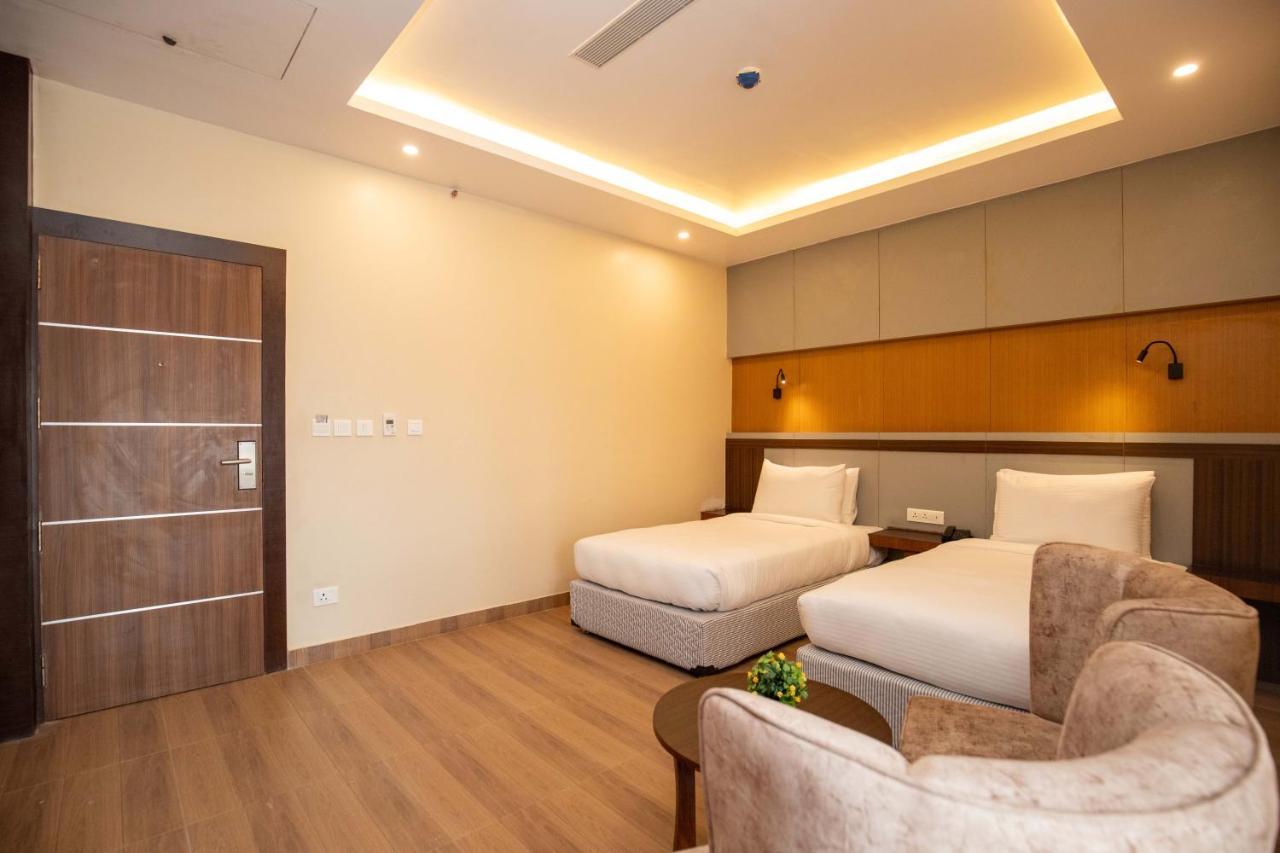Butwāl Hotel Palm International מראה חיצוני תמונה