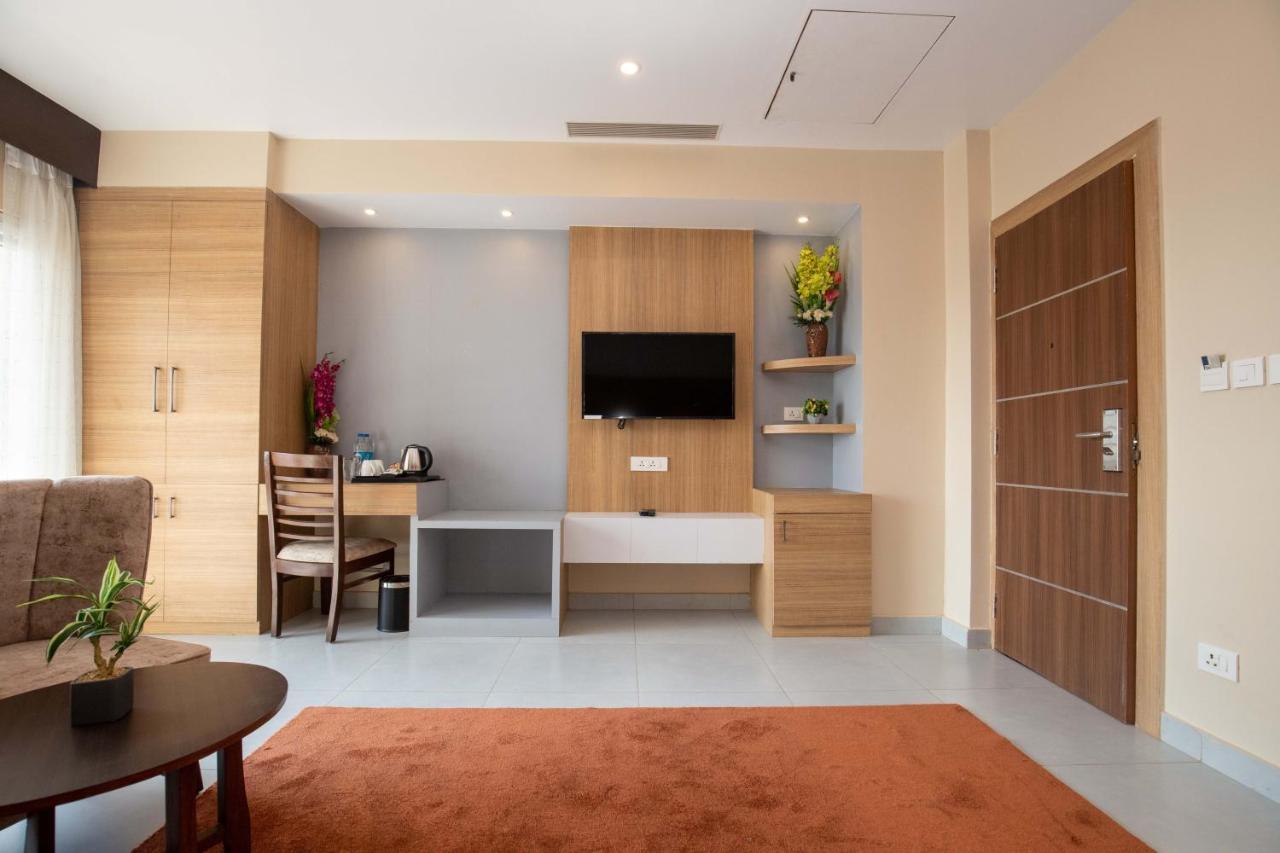 Butwāl Hotel Palm International מראה חיצוני תמונה