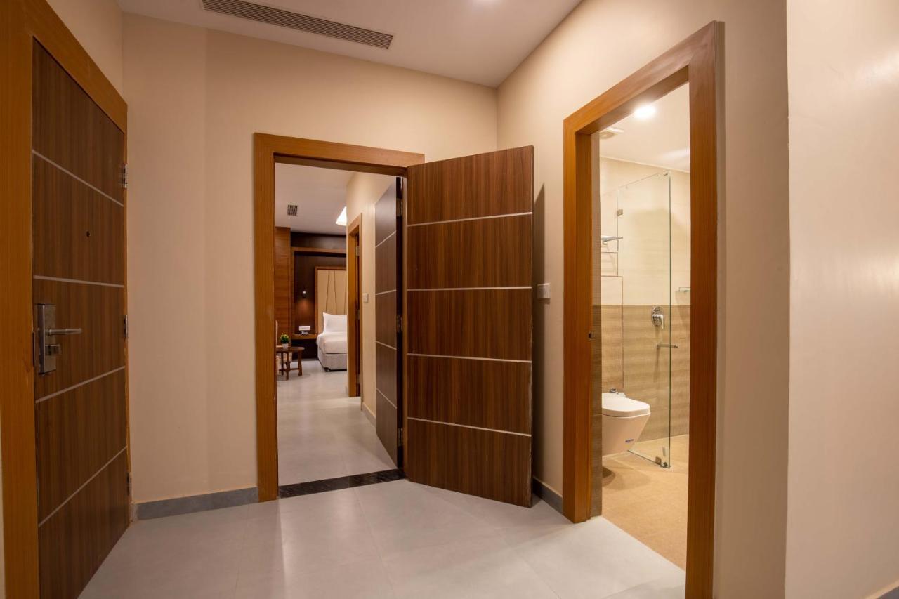 Butwāl Hotel Palm International מראה חיצוני תמונה