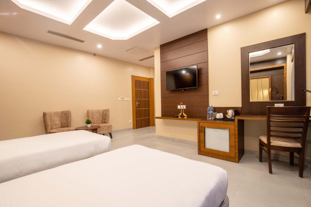 Butwāl Hotel Palm International מראה חיצוני תמונה