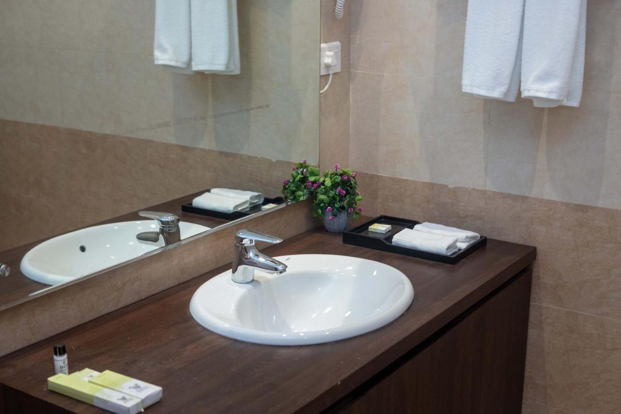 Butwāl Hotel Palm International מראה חיצוני תמונה