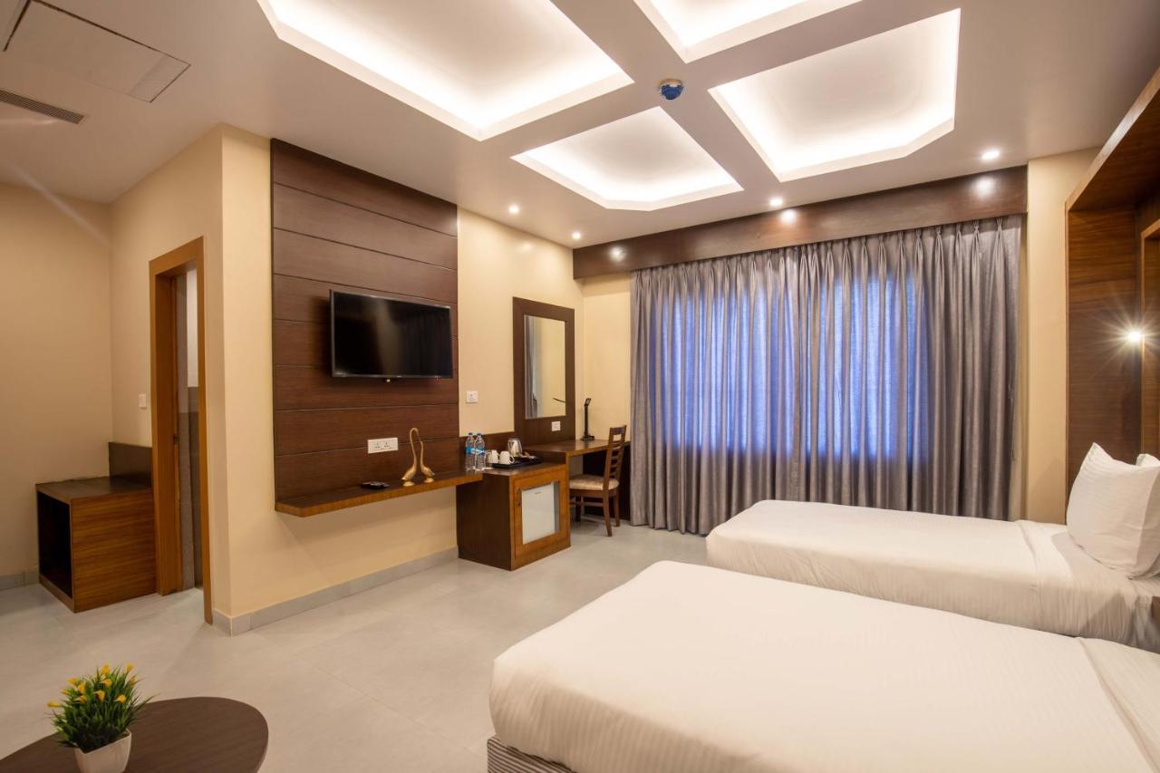 Butwāl Hotel Palm International מראה חיצוני תמונה
