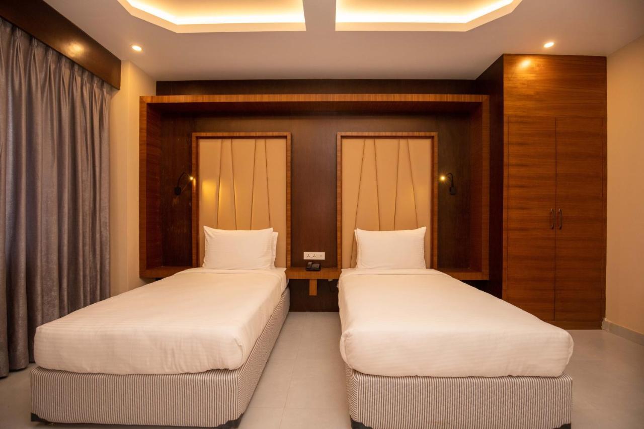 Butwāl Hotel Palm International מראה חיצוני תמונה