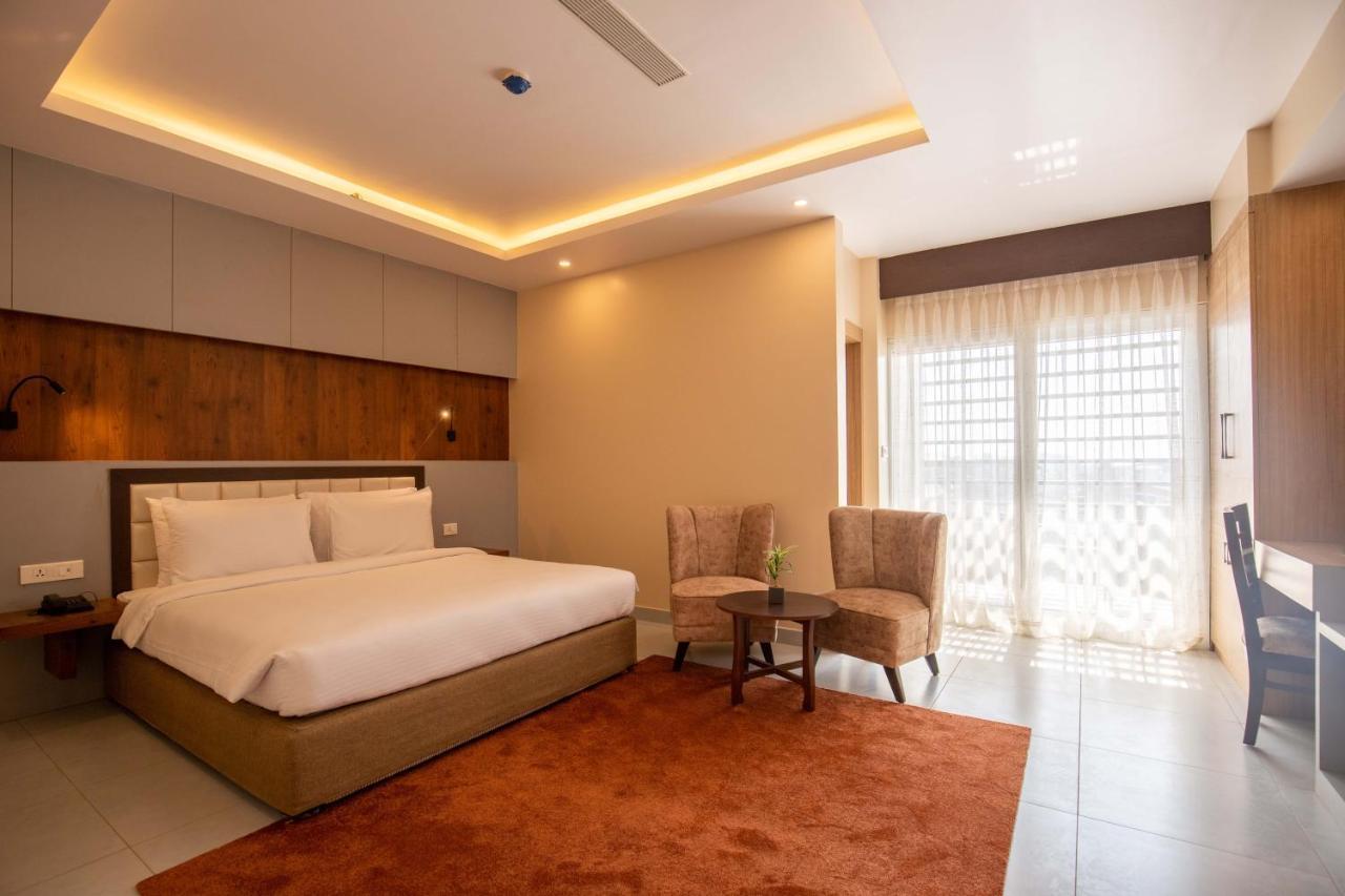 Butwāl Hotel Palm International מראה חיצוני תמונה