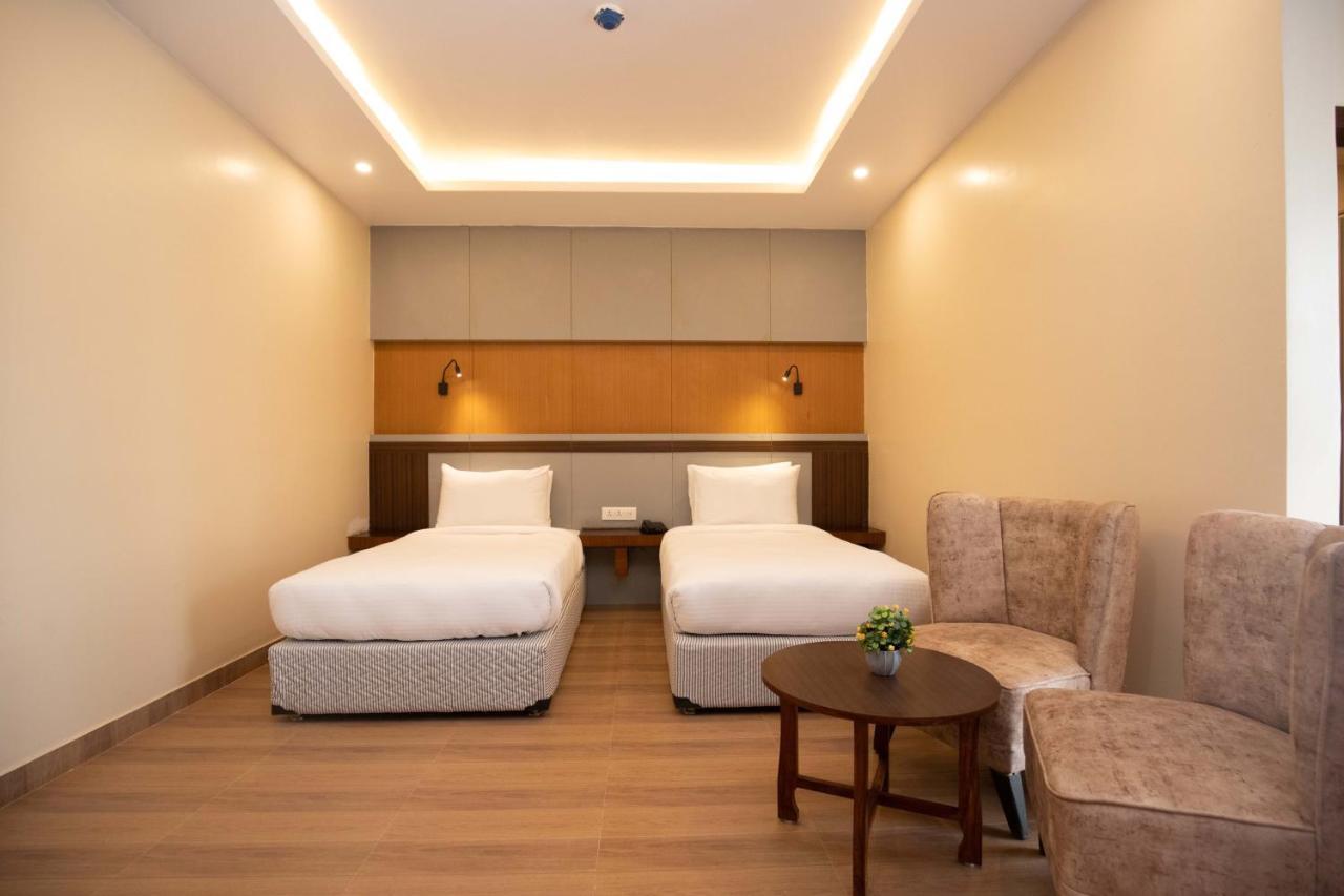 Butwāl Hotel Palm International מראה חיצוני תמונה