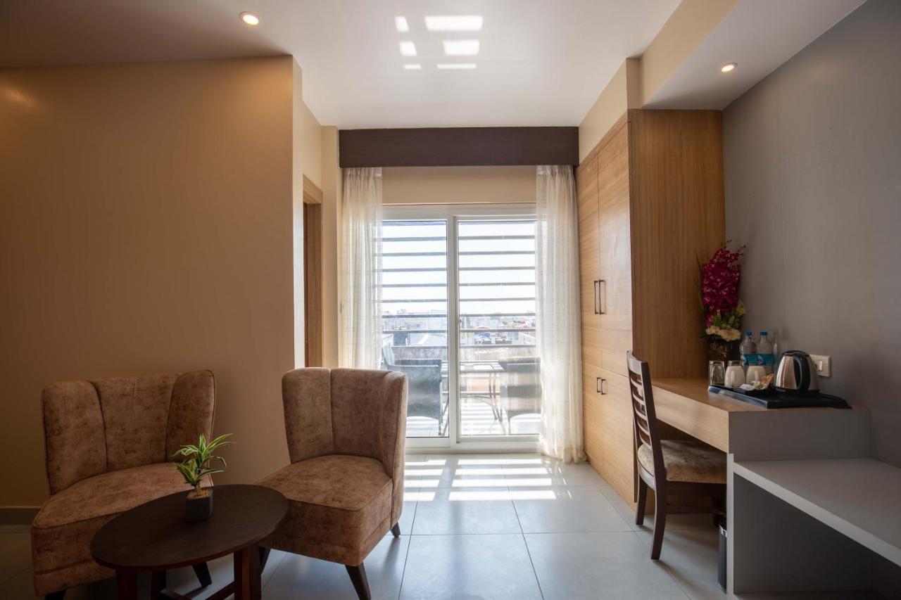 Butwāl Hotel Palm International מראה חיצוני תמונה