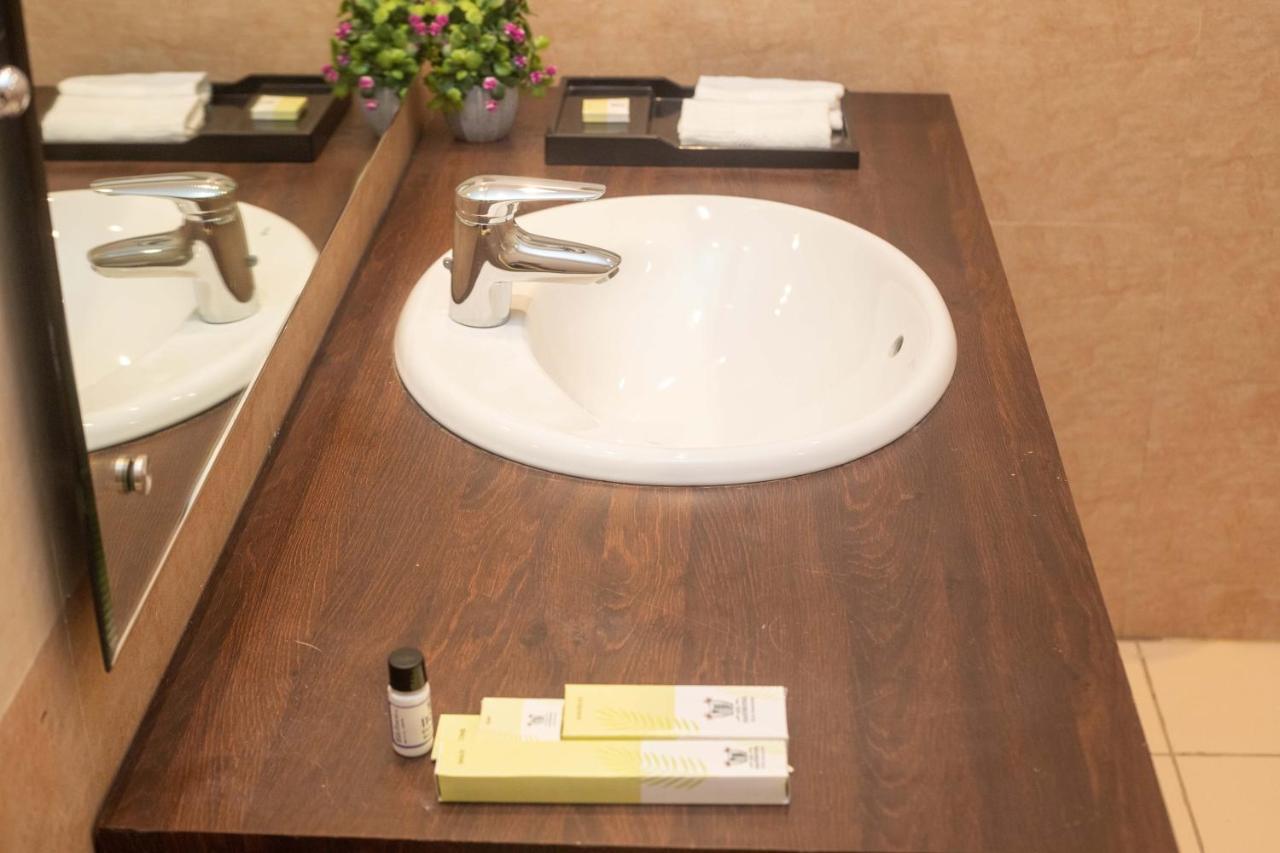 Butwāl Hotel Palm International מראה חיצוני תמונה