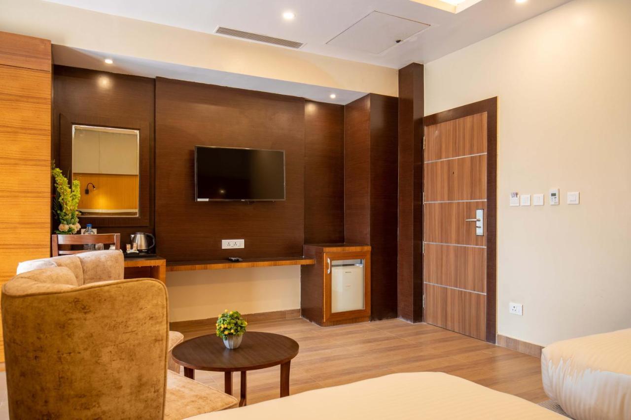 Butwāl Hotel Palm International מראה חיצוני תמונה