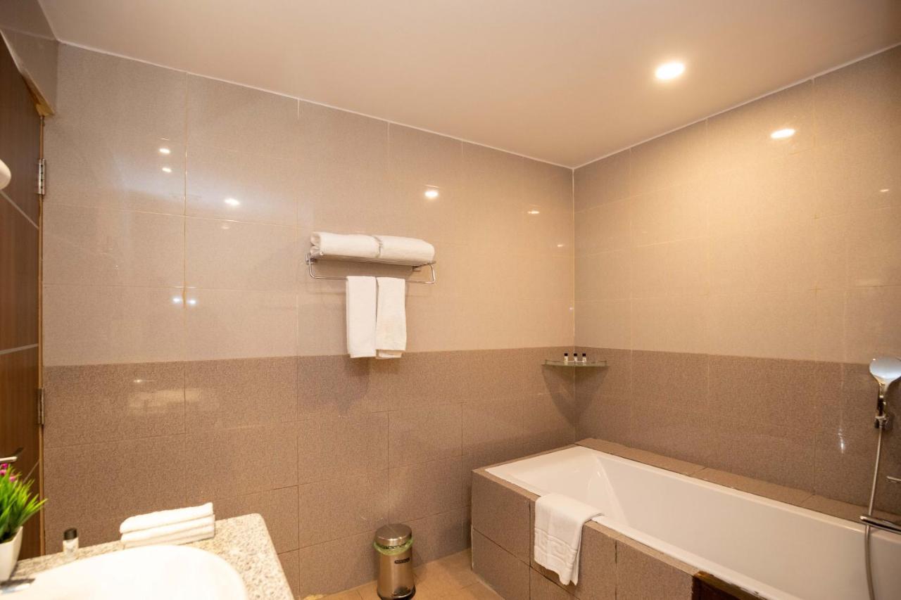 Butwāl Hotel Palm International מראה חיצוני תמונה