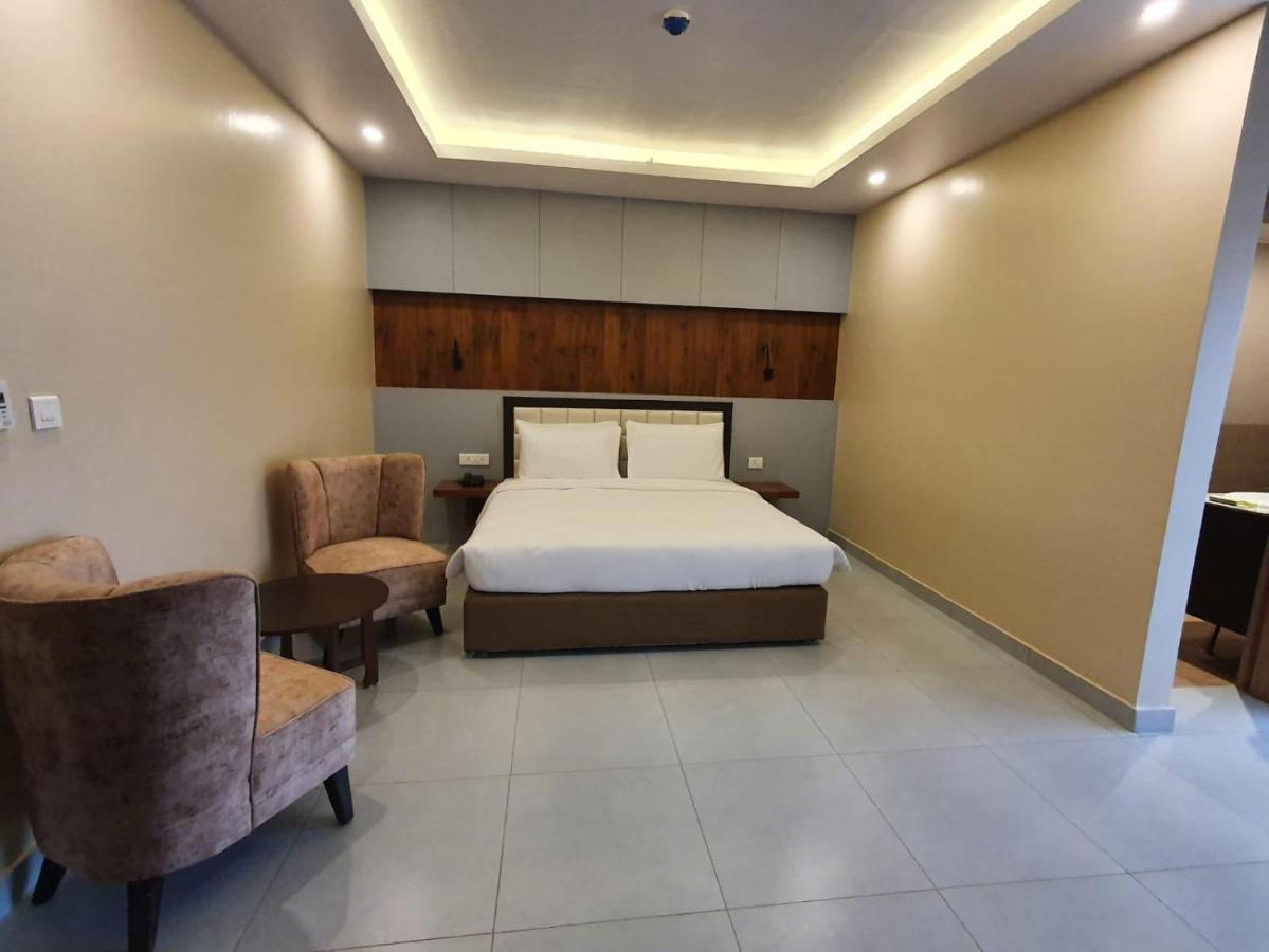 Butwāl Hotel Palm International מראה חיצוני תמונה